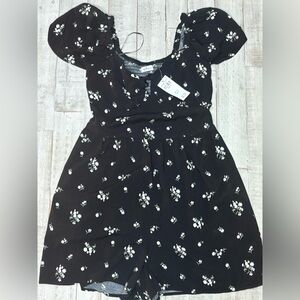 NWT Woman’s M Regular Hollister Black Floral Dress